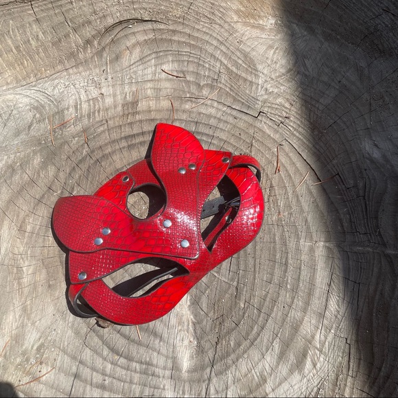 Red cat mask - Picture 2 of 3